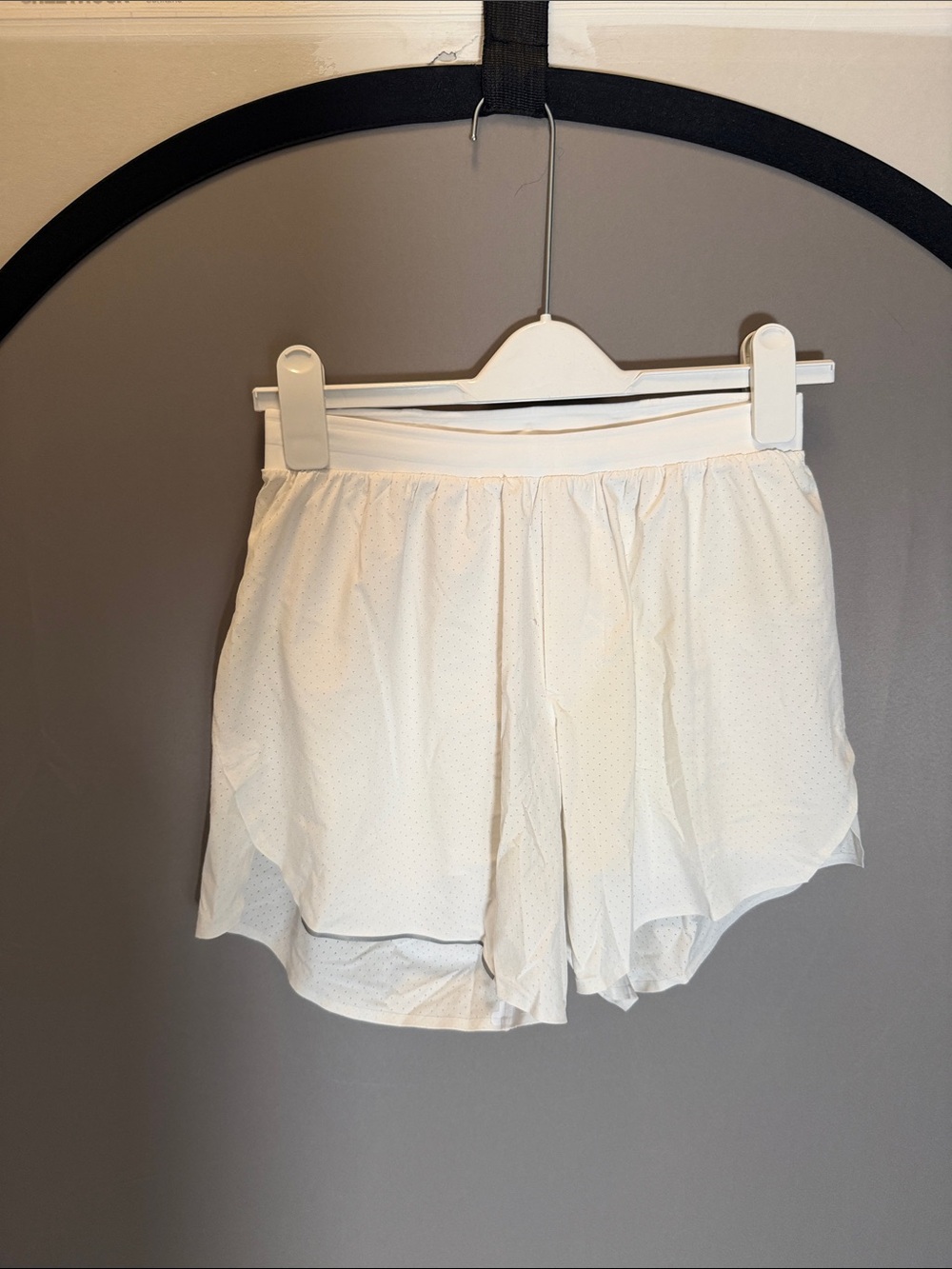 Men’s lululemon Lightweight White Athletic Shorts